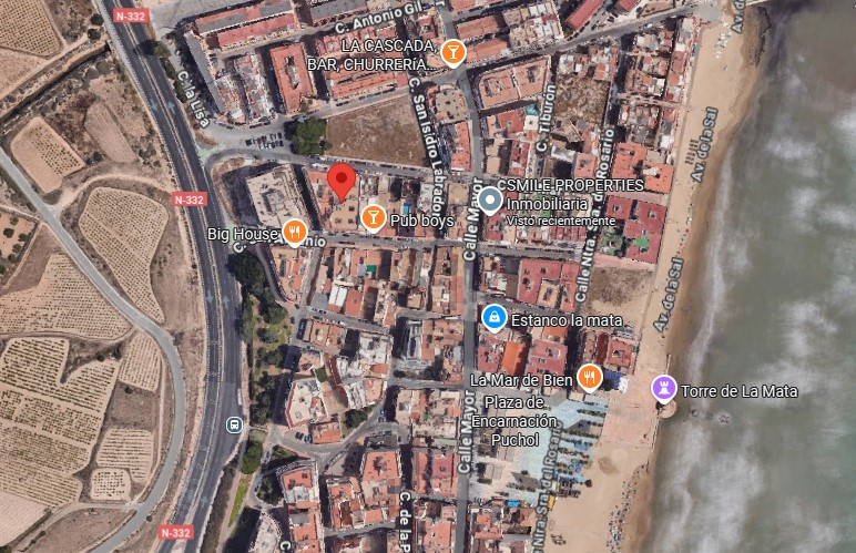 ¡ÁTICO CON TERRAZA, VISTAS LATERALES AL MAR Y A SOLO 200 METROS DE LA PLAYA!