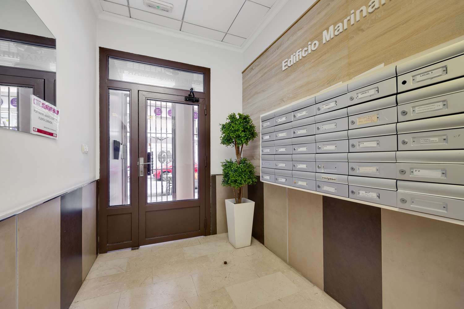 AMPLIO PISO CON VISTAS AL MAR A MENOS DE 200 METROS DE LA PLAYA, EN PLENO CENTRO DE TORREVIEJA