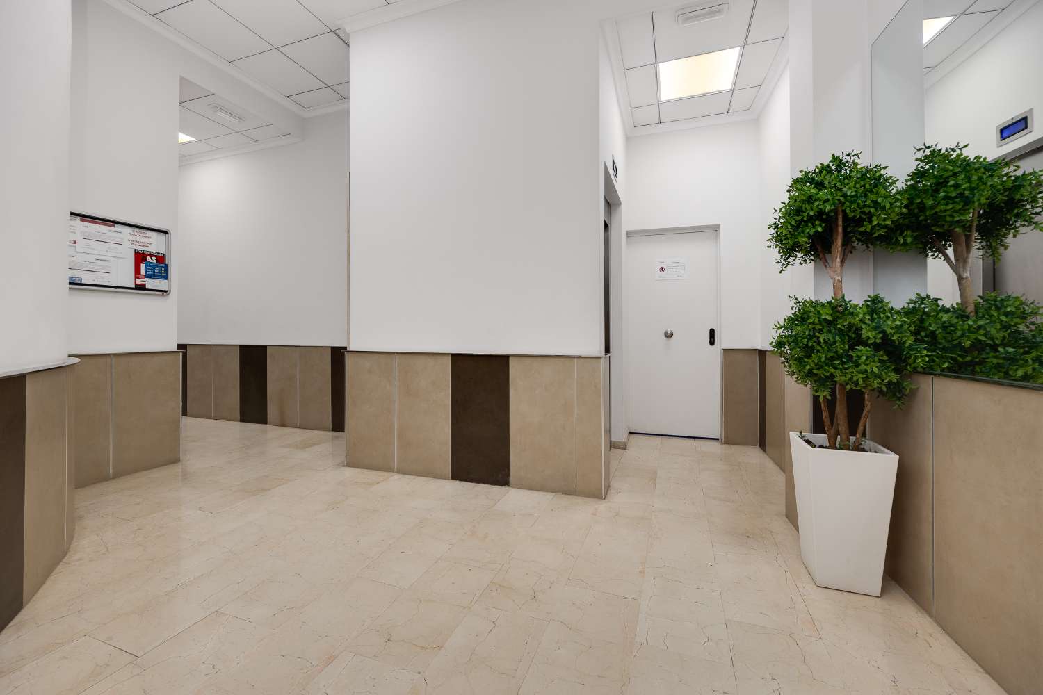 AMPLIO PISO CON VISTAS AL MAR A MENOS DE 200 METROS DE LA PLAYA, EN PLENO CENTRO DE TORREVIEJA