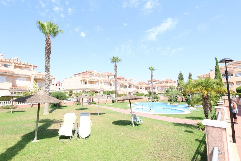 BUNGALOW EN PLANTA BAJA CON JARDÍN PRIVADO EN ZENIA MAR VII FRENTE A ZONA VERDE