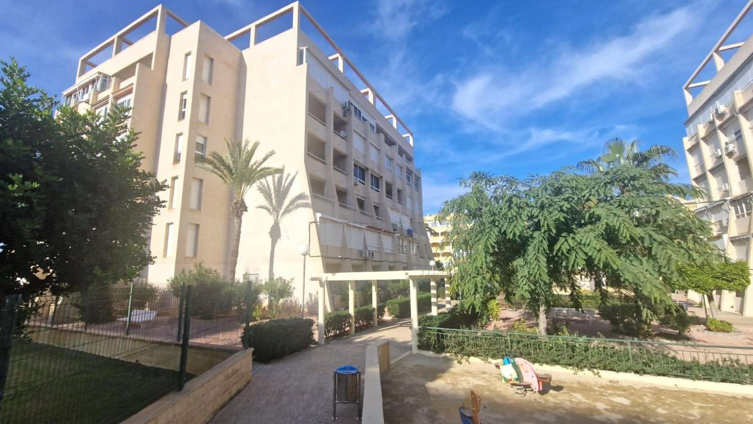 ENCANTADOR APARTAMENTO EN PLANTA BAJA CERCA DE LA PLAYA DE LA MATA