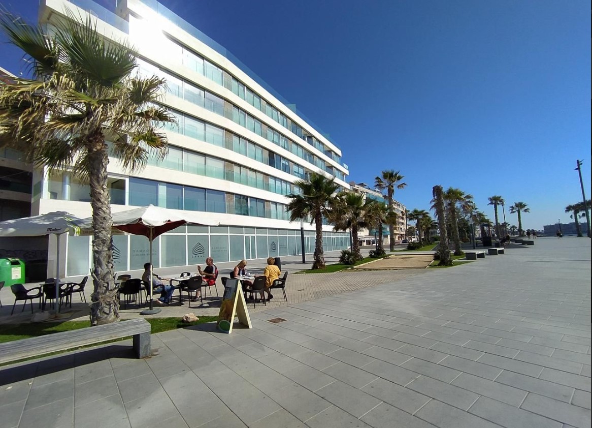 PROPUESTA DE LOCAL COMERCIAL EXCLUSIVO EN PRIMERA LINEA  DEL PASEO MARÍTIMO DE TORREVIEJA