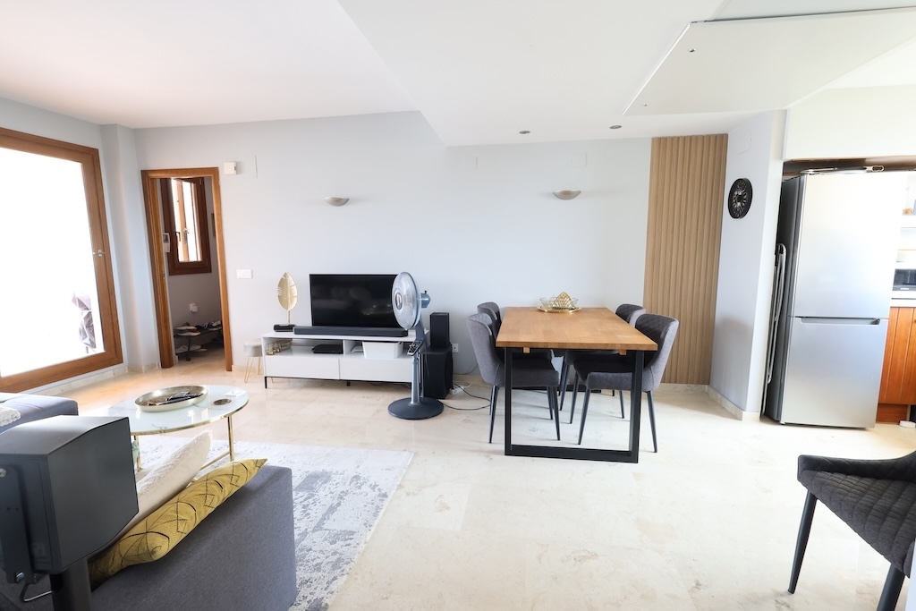 ÁTICO EXCLUSIVO CON GRAN TERRAZA Y PISCINAS EN PUNTA PRIMA