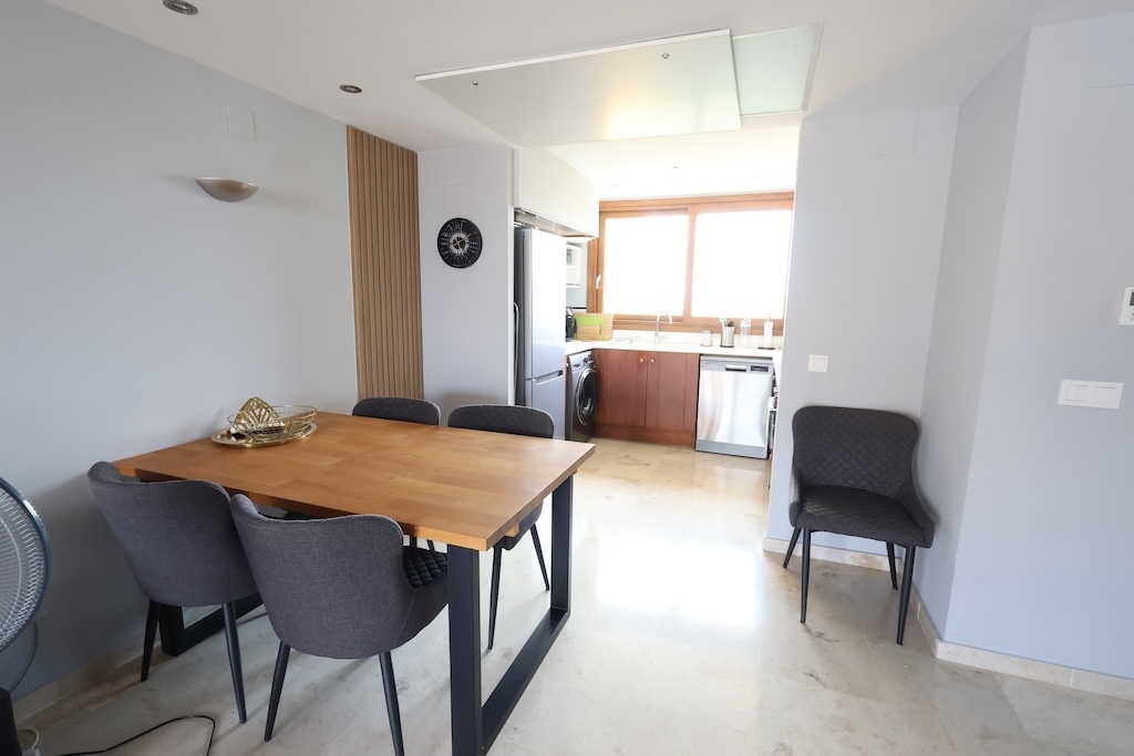 ÁTICO EXCLUSIVO CON GRAN TERRAZA Y PISCINAS EN PUNTA PRIMA