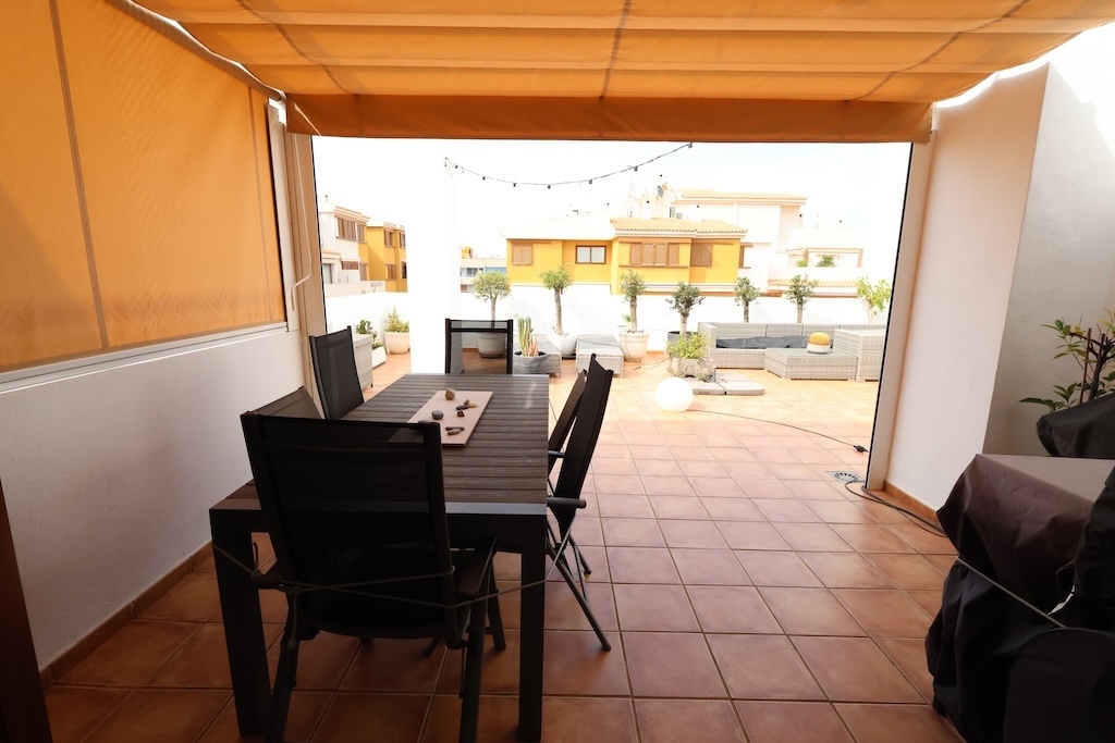 ÁTICO EXCLUSIVO CON GRAN TERRAZA Y PISCINAS EN PUNTA PRIMA