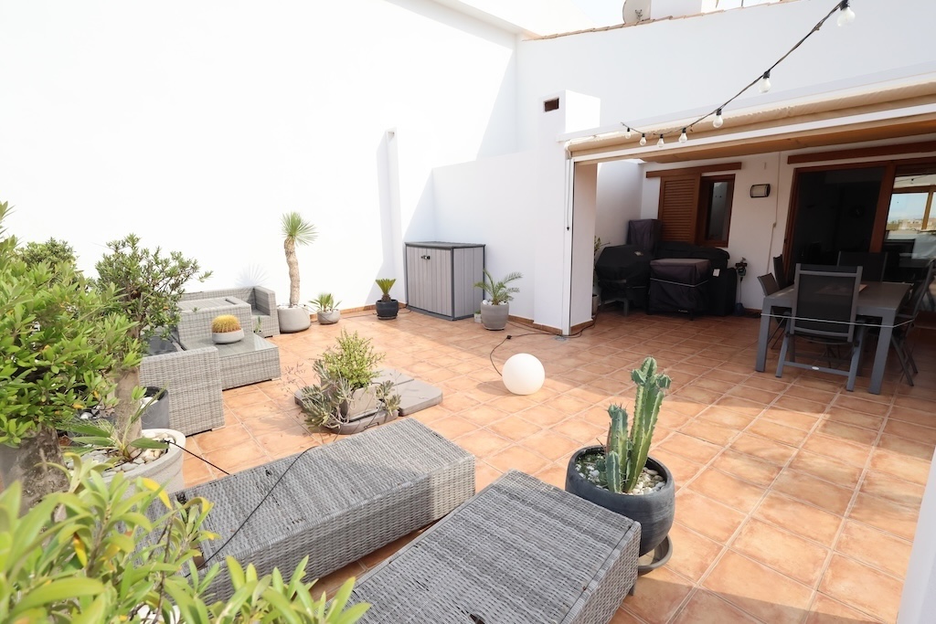 ÁTICO EXCLUSIVO CON GRAN TERRAZA Y PISCINAS EN PUNTA PRIMA