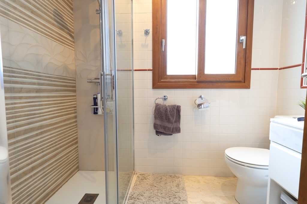 ÁTICO EXCLUSIVO CON GRAN TERRAZA Y PISCINAS EN PUNTA PRIMA