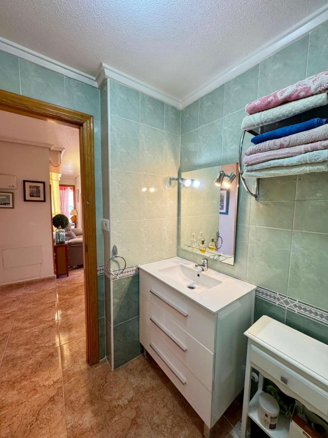 ÁTICO CON GRAN TERRAZA JUNTO AL MAR EN TORREVIEJA