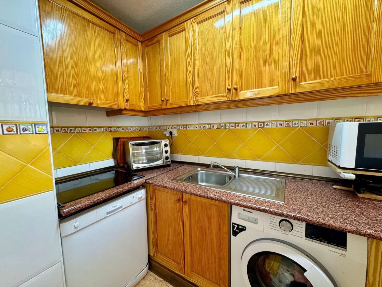 ÁTICO CON GRAN TERRAZA JUNTO AL MAR EN TORREVIEJA