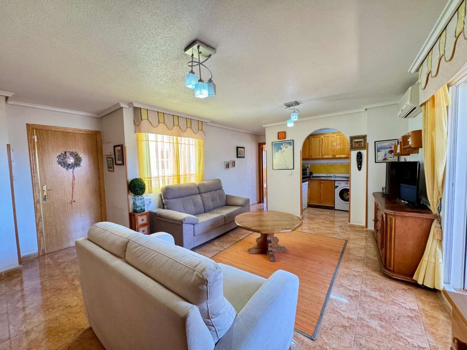 ÁTICO CON GRAN TERRAZA JUNTO AL MAR EN TORREVIEJA