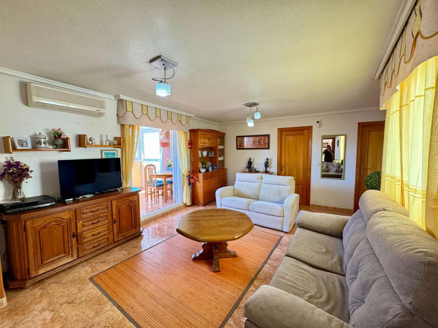 ÁTICO CON GRAN TERRAZA JUNTO AL MAR EN TORREVIEJA