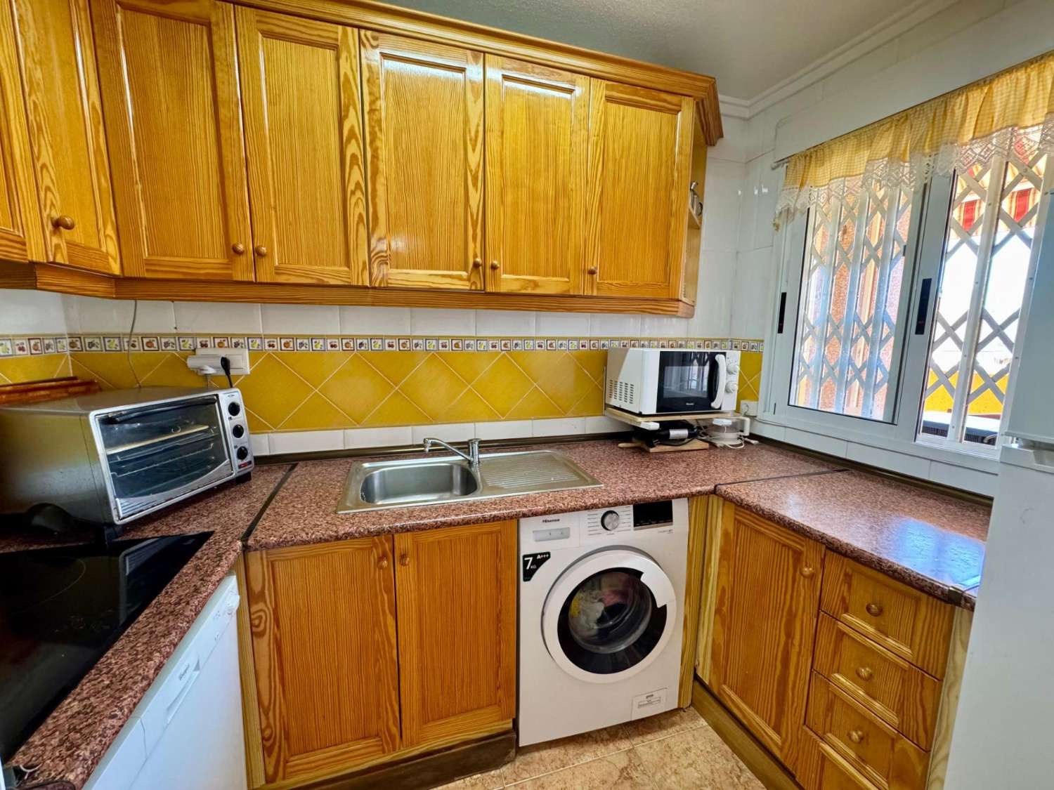 ÁTICO CON GRAN TERRAZA JUNTO AL MAR EN TORREVIEJA