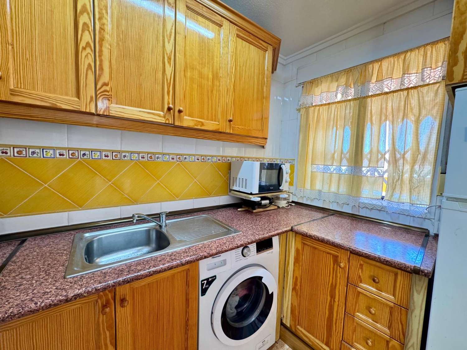 ÁTICO CON GRAN TERRAZA JUNTO AL MAR EN TORREVIEJA