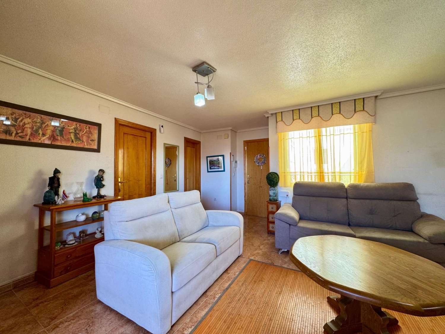 ÁTICO CON GRAN TERRAZA JUNTO AL MAR EN TORREVIEJA