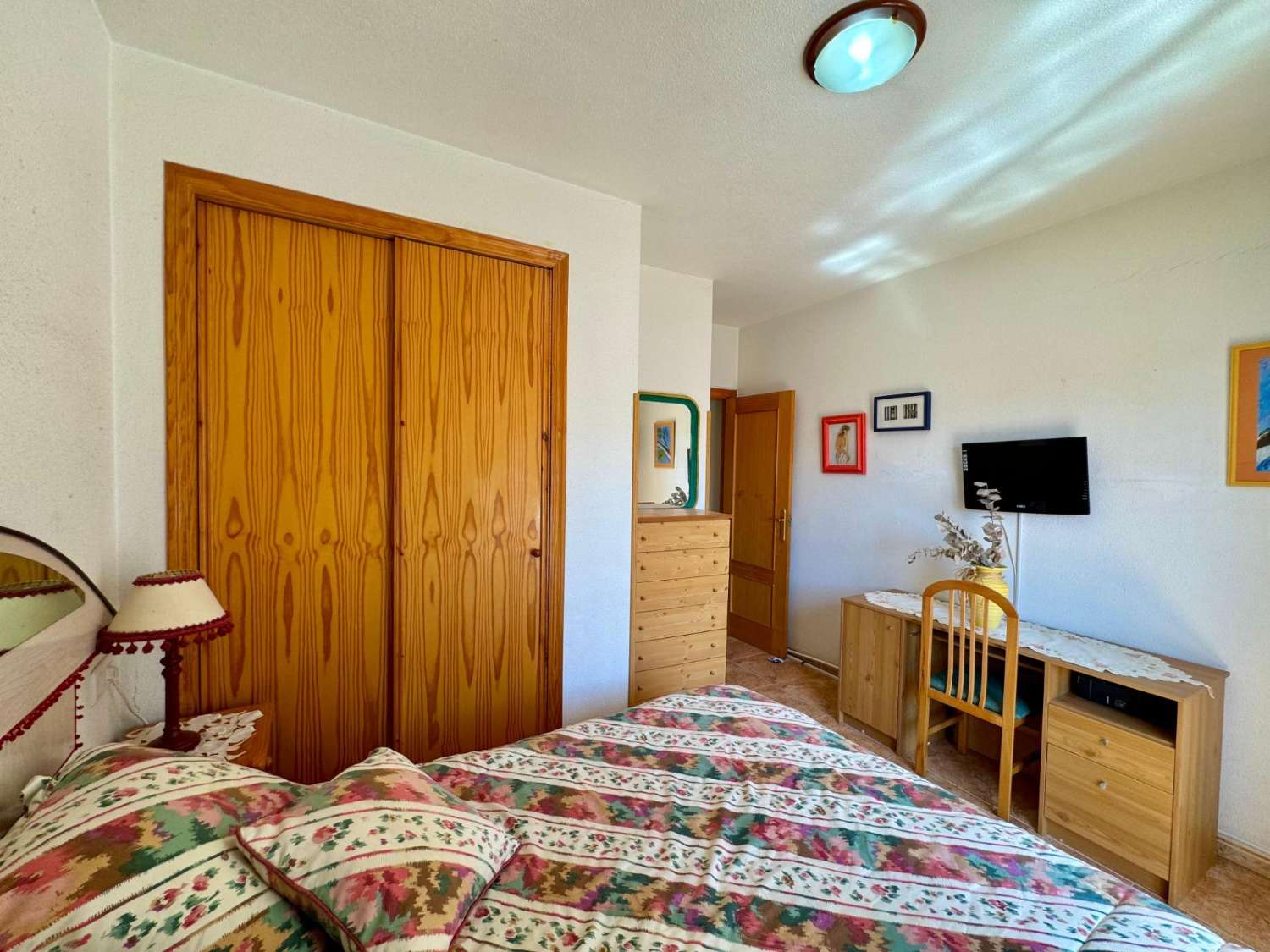 ÁTICO CON GRAN TERRAZA JUNTO AL MAR EN TORREVIEJA