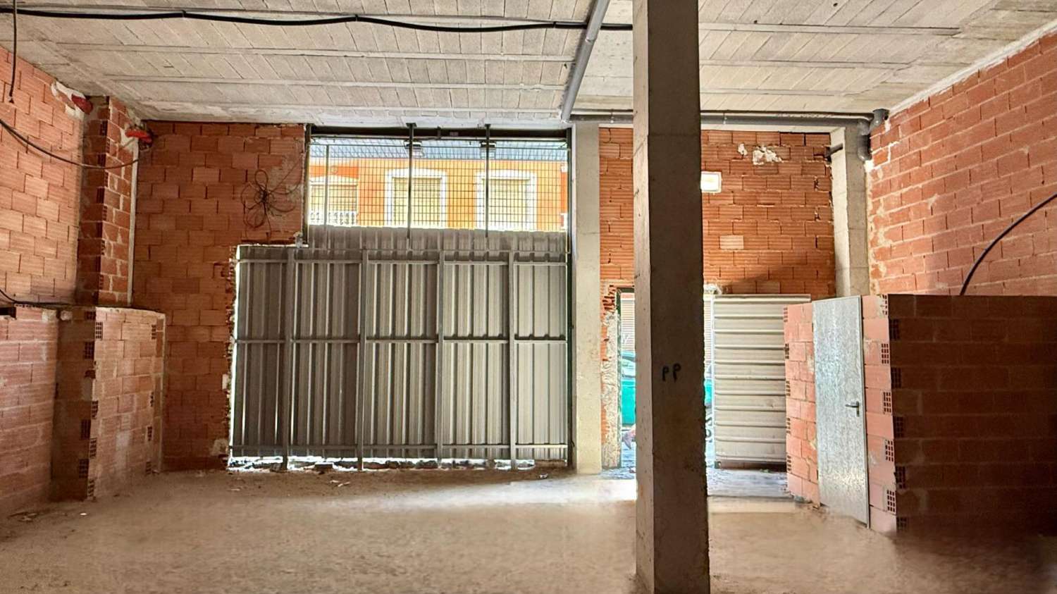 LOCAL COMERCIAL DIÁFANO A PIE DE CALLE EN UBICACIÓN PRIVILEGIADA