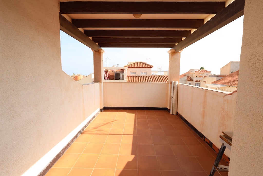 BUNGALOW EN PLANTA ALTA CON SOLARIUM PRIVADO Y VISTAS AL MAR – RESIDENCIAL DUQUE DE AHUMADA, PLAYA FLAMENCA