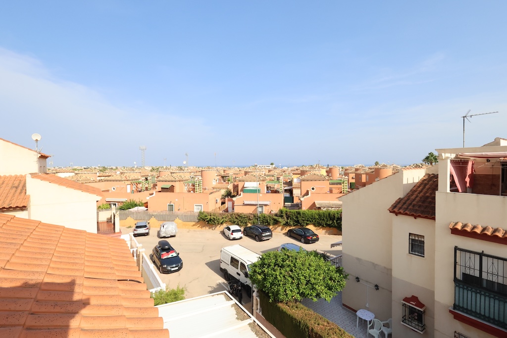 BUNGALOW EN PLANTA ALTA CON SOLARIUM PRIVADO Y VISTAS AL MAR – RESIDENCIAL DUQUE DE AHUMADA, PLAYA FLAMENCA