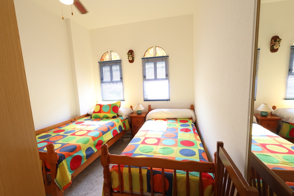 BUNGALOW EN PLANTA ALTA CON SOLARIUM PRIVADO Y VISTAS AL MAR – RESIDENCIAL DUQUE DE AHUMADA, PLAYA FLAMENCA