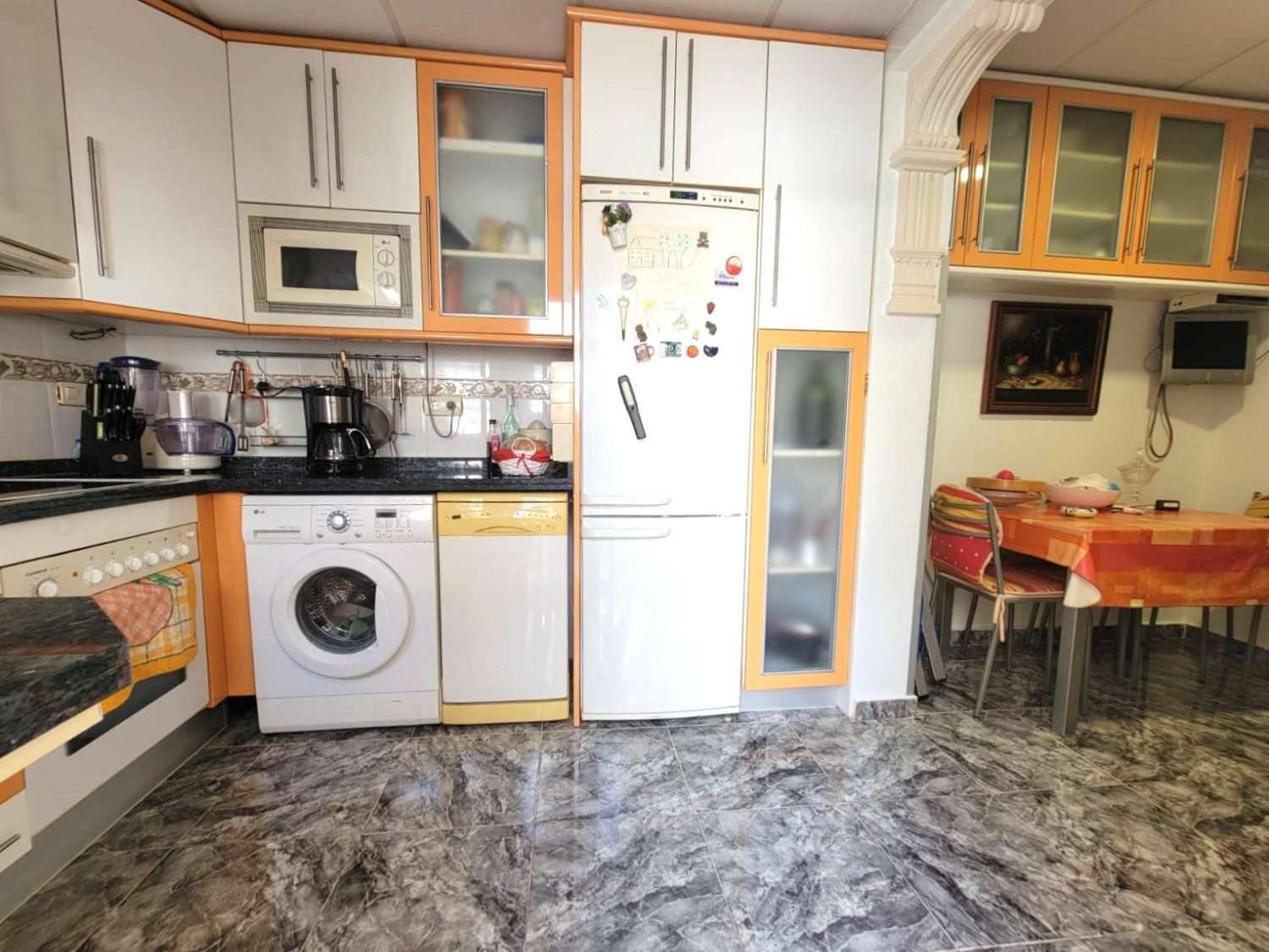 PRECIOSO BUNGALOW EN PLANTA BAJA CON TERRAZA, PISCINA Y ORIENTACIÓN SUR EN LOS FRUTALES