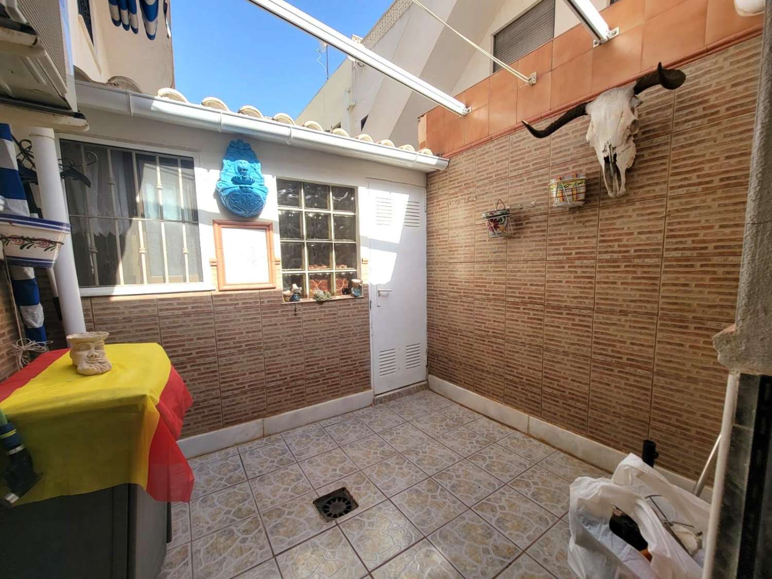 PRECIOSO BUNGALOW EN PLANTA BAJA CON TERRAZA, PISCINA Y ORIENTACIÓN SUR EN LOS FRUTALES