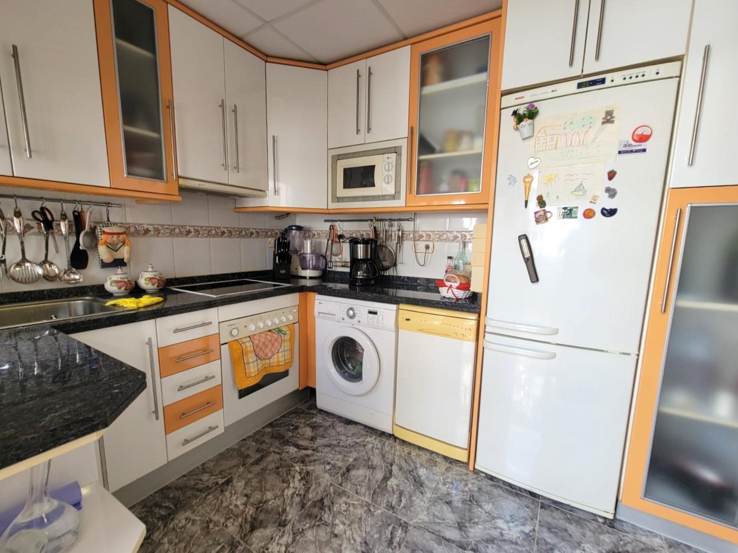 PRECIOSO BUNGALOW EN PLANTA BAJA CON TERRAZA, PISCINA Y ORIENTACIÓN SUR EN LOS FRUTALES