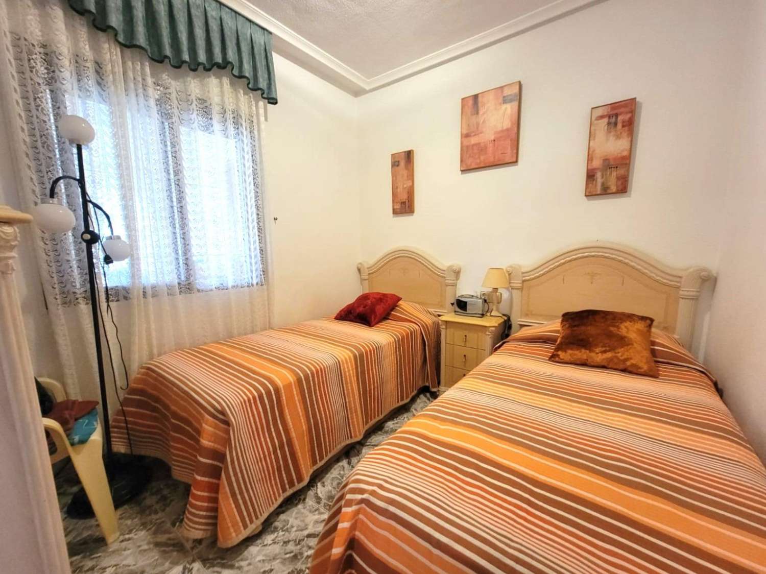 PRECIOSO BUNGALOW EN PLANTA BAJA CON TERRAZA, PISCINA Y ORIENTACIÓN SUR EN LOS FRUTALES