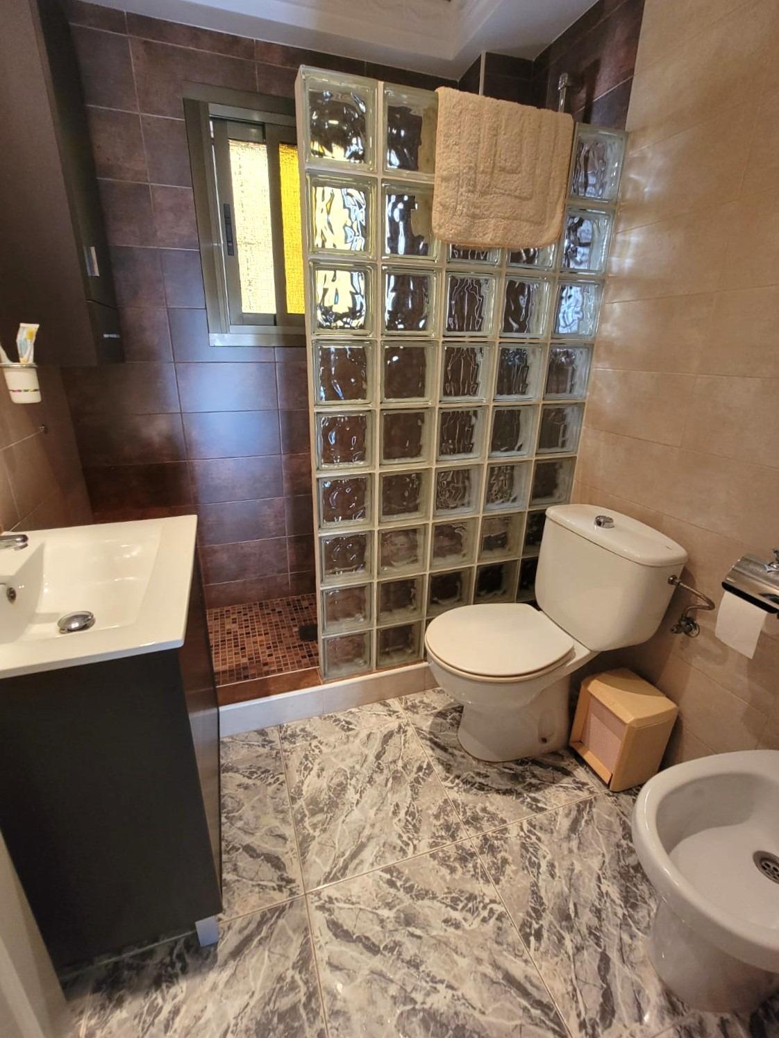 PRECIOSO BUNGALOW EN PLANTA BAJA CON TERRAZA, PISCINA Y ORIENTACIÓN SUR EN LOS FRUTALES