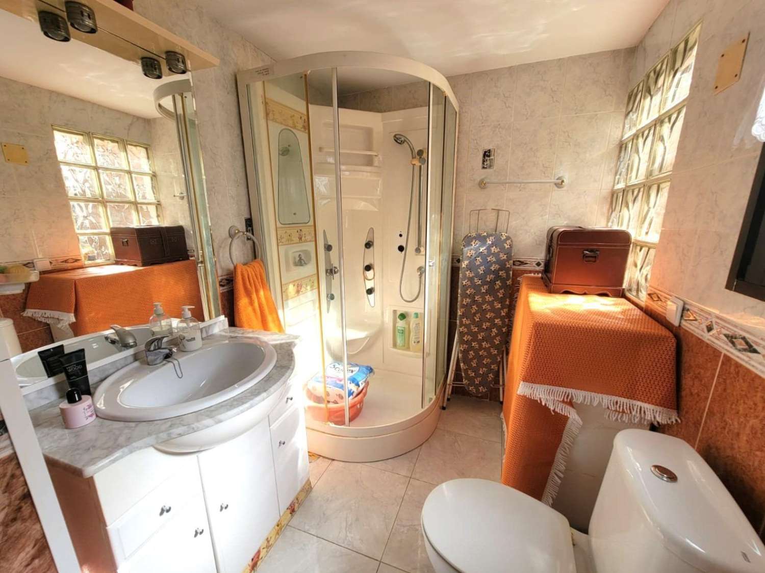 PRECIOSO BUNGALOW EN PLANTA BAJA CON TERRAZA, PISCINA Y ORIENTACIÓN SUR EN LOS FRUTALES