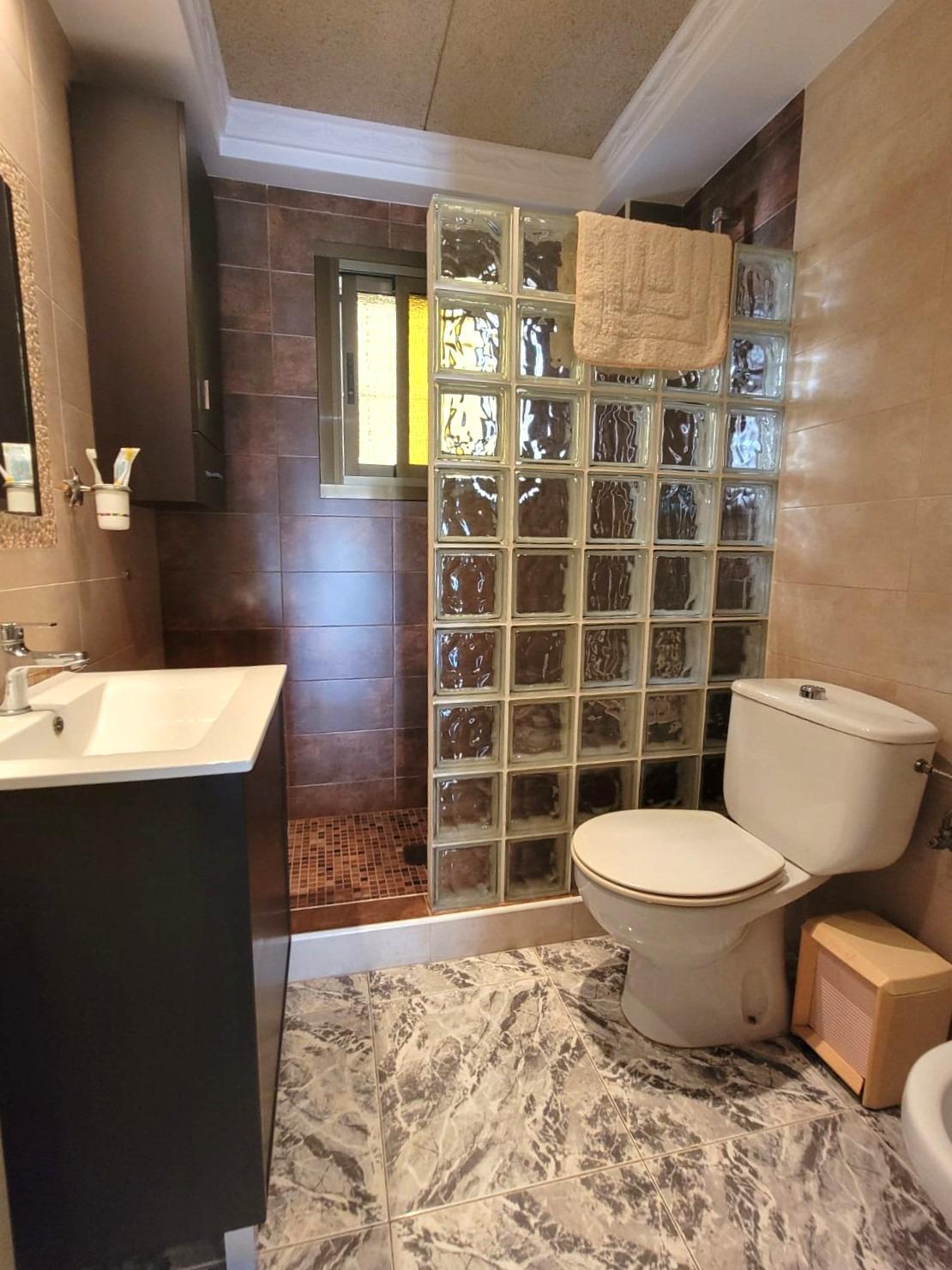 PRECIOSO BUNGALOW EN PLANTA BAJA CON TERRAZA, PISCINA Y ORIENTACIÓN SUR EN LOS FRUTALES