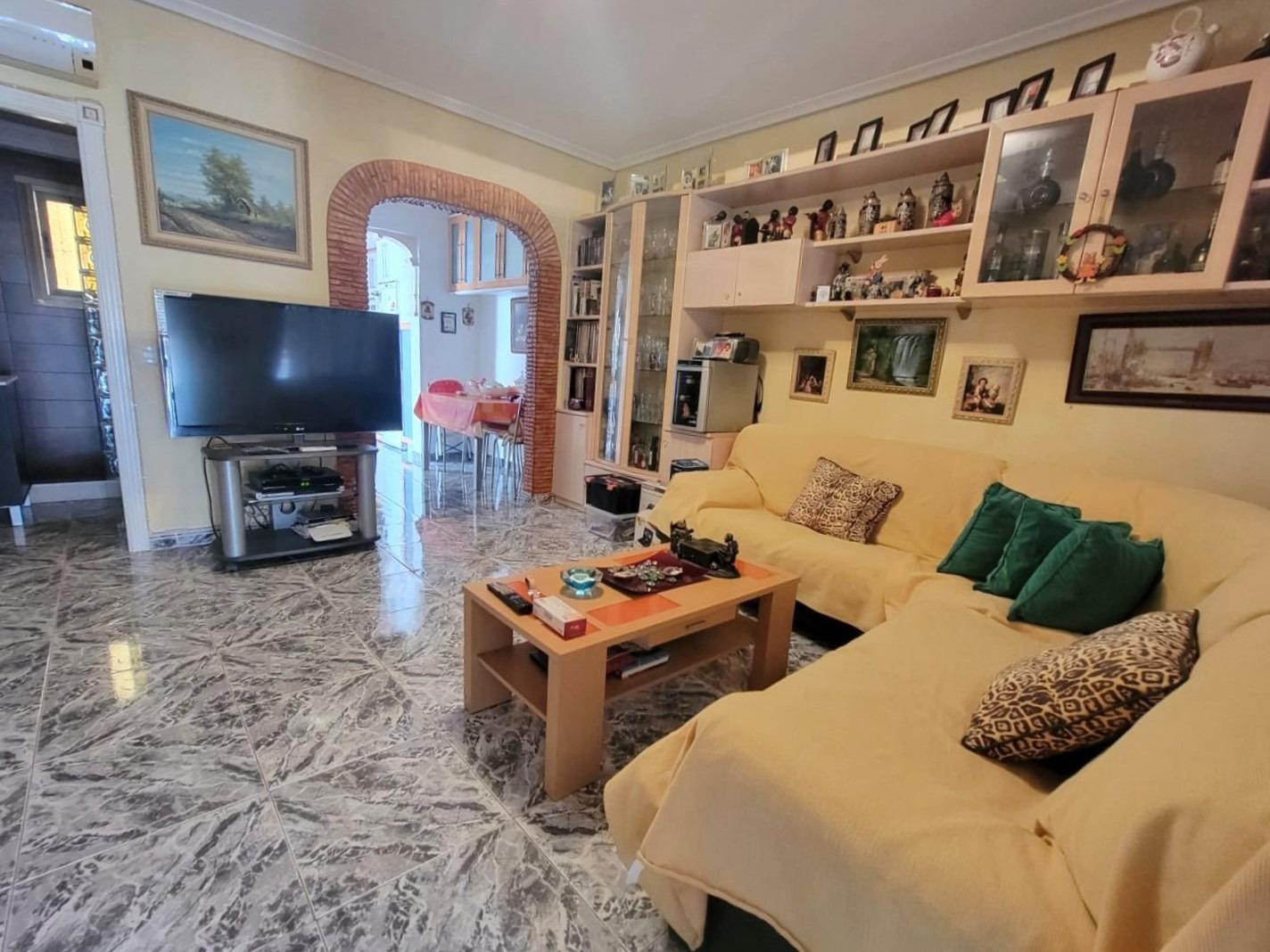 PRECIOSO BUNGALOW EN PLANTA BAJA CON TERRAZA, PISCINA Y ORIENTACIÓN SUR EN LOS FRUTALES