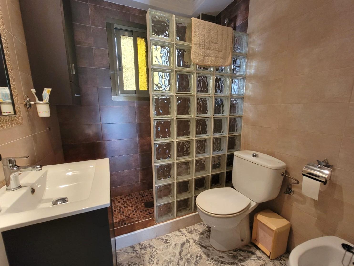 PRECIOSO BUNGALOW EN PLANTA BAJA CON TERRAZA, PISCINA Y ORIENTACIÓN SUR EN LOS FRUTALES