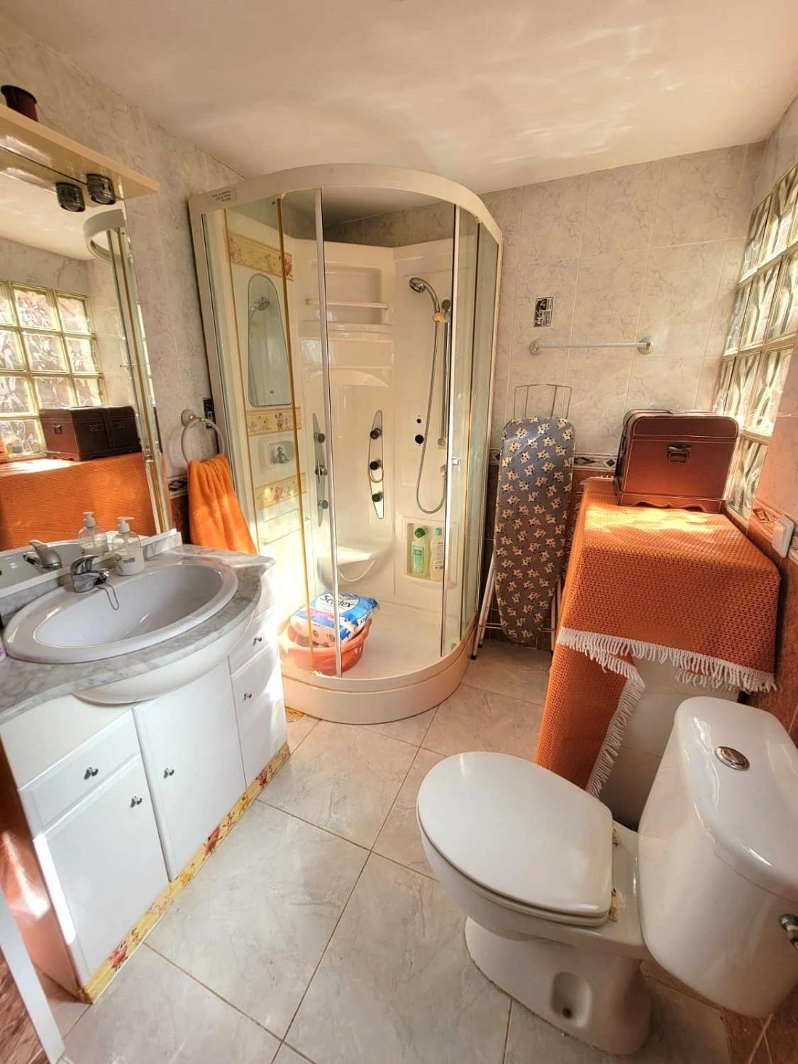 PRECIOSO BUNGALOW EN PLANTA BAJA CON TERRAZA, PISCINA Y ORIENTACIÓN SUR EN LOS FRUTALES