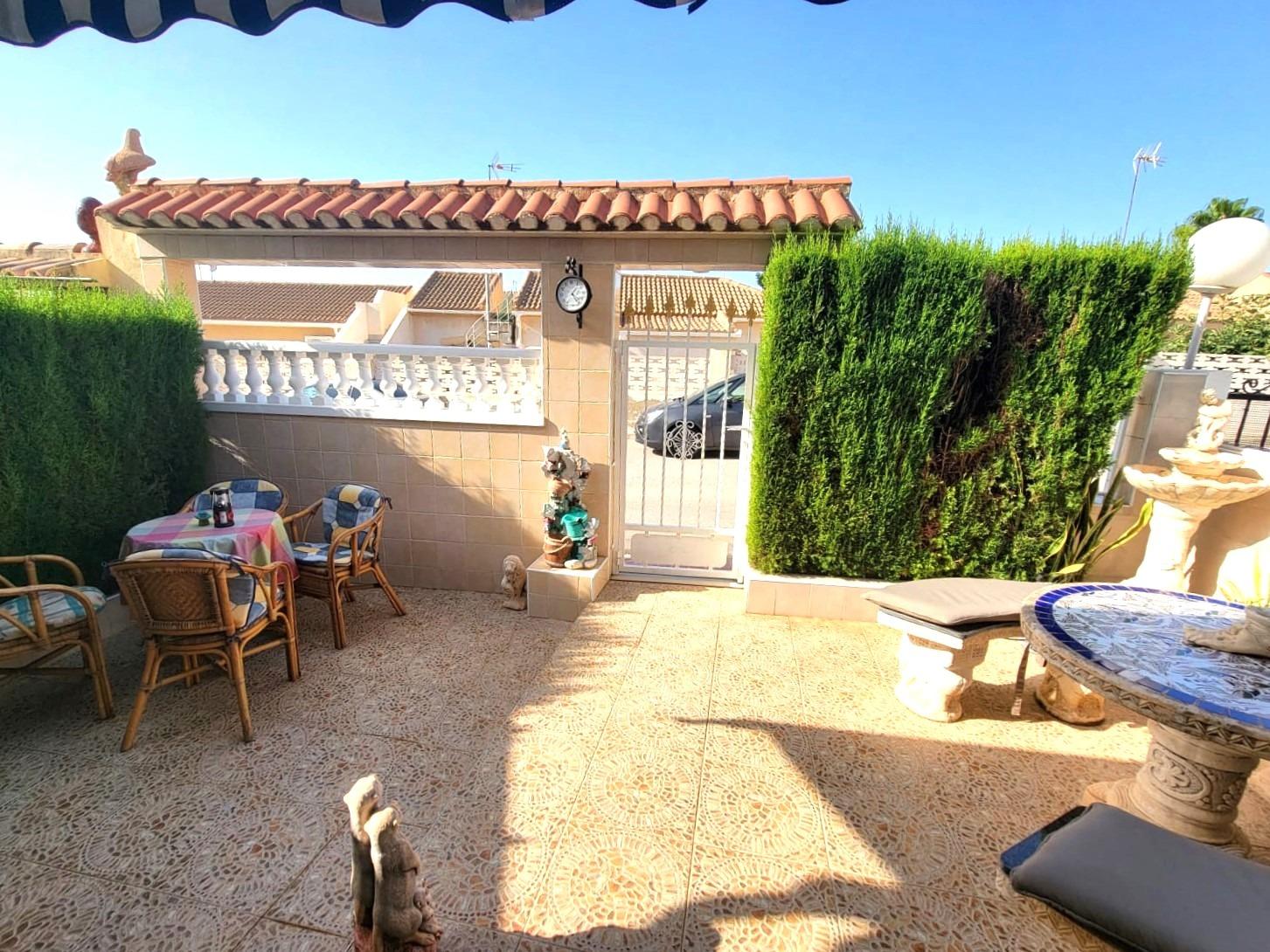 PRECIOSO BUNGALOW EN PLANTA BAJA CON TERRAZA, PISCINA Y ORIENTACIÓN SUR EN LOS FRUTALES