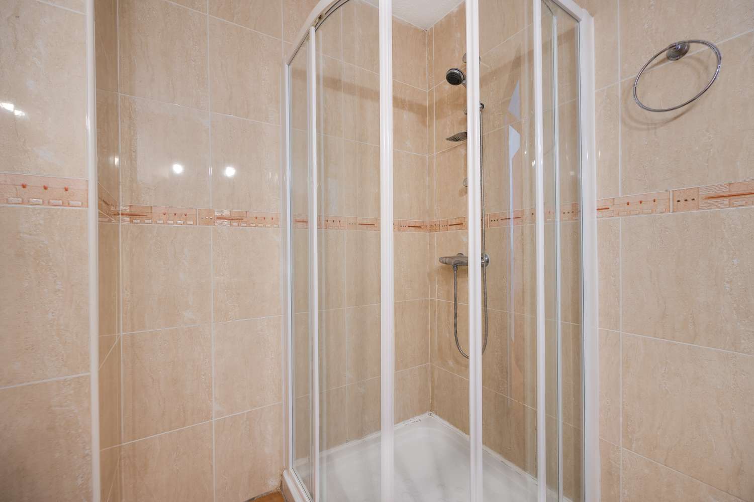 LUMINOSO PISO CON GRAN SALÓN A 300 M DE LA PLAYA EN LA MATA