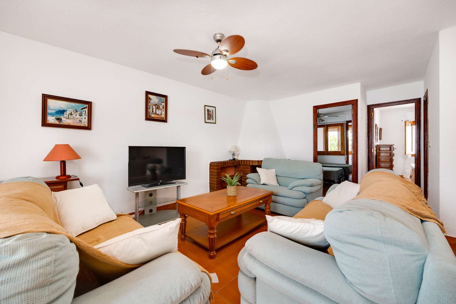 LUMINOSO PISO CON GRAN SALÓN A 300 M DE LA PLAYA EN LA MATA