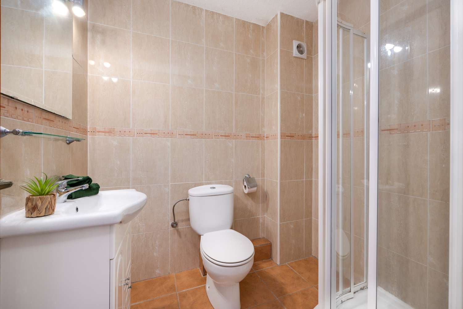 LUMINOSO PISO CON GRAN SALÓN A 300 M DE LA PLAYA EN LA MATA