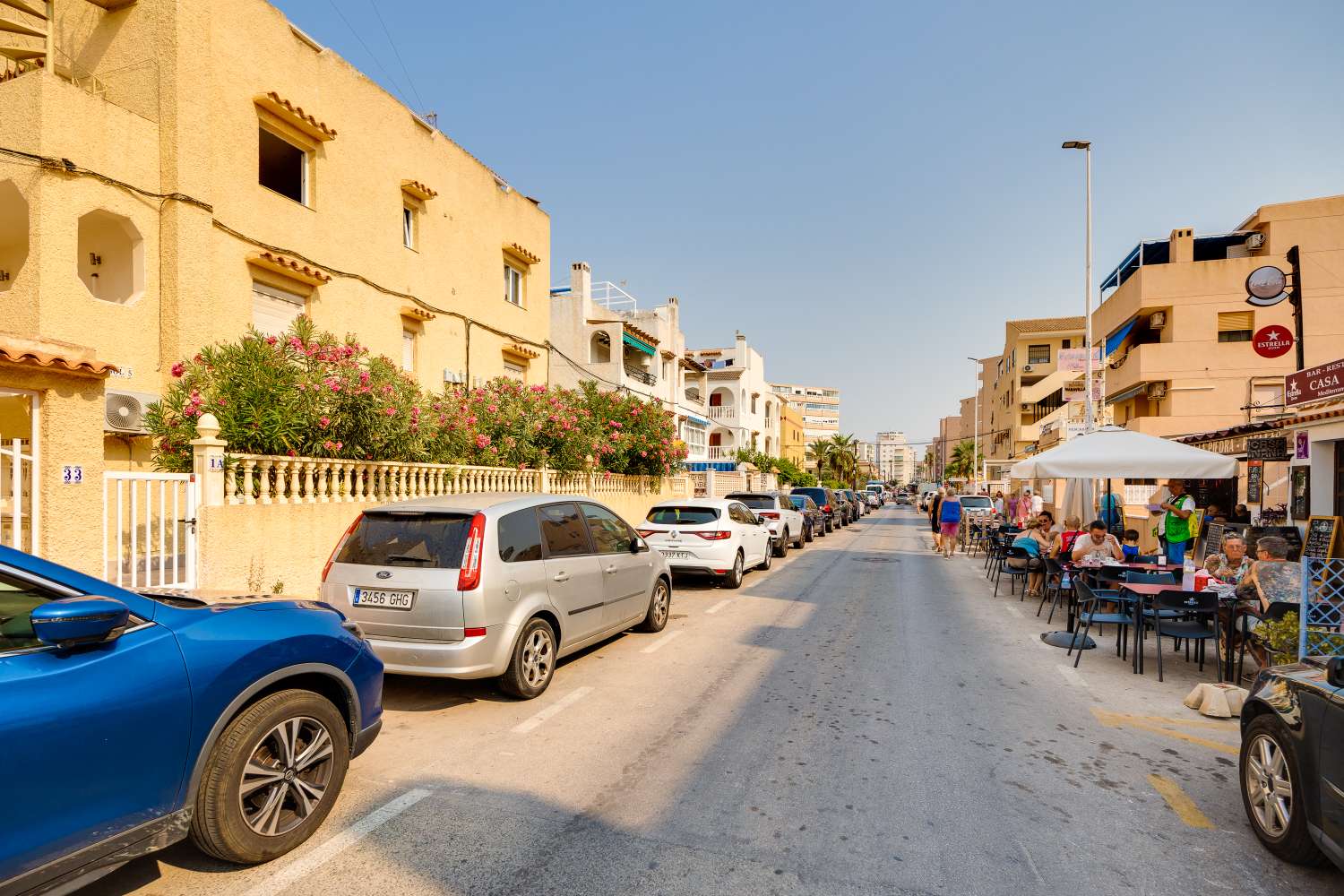 LUMINOSO PISO CON GRAN SALÓN A 300 M DE LA PLAYA EN LA MATA