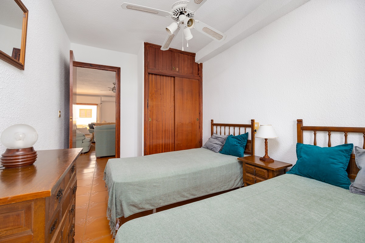 LUMINOSO PISO CON GRAN SALÓN A 300 M DE LA PLAYA EN LA MATA