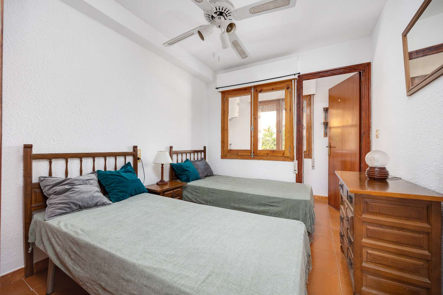 LUMINOSO PISO CON GRAN SALÓN A 300 M DE LA PLAYA EN LA MATA