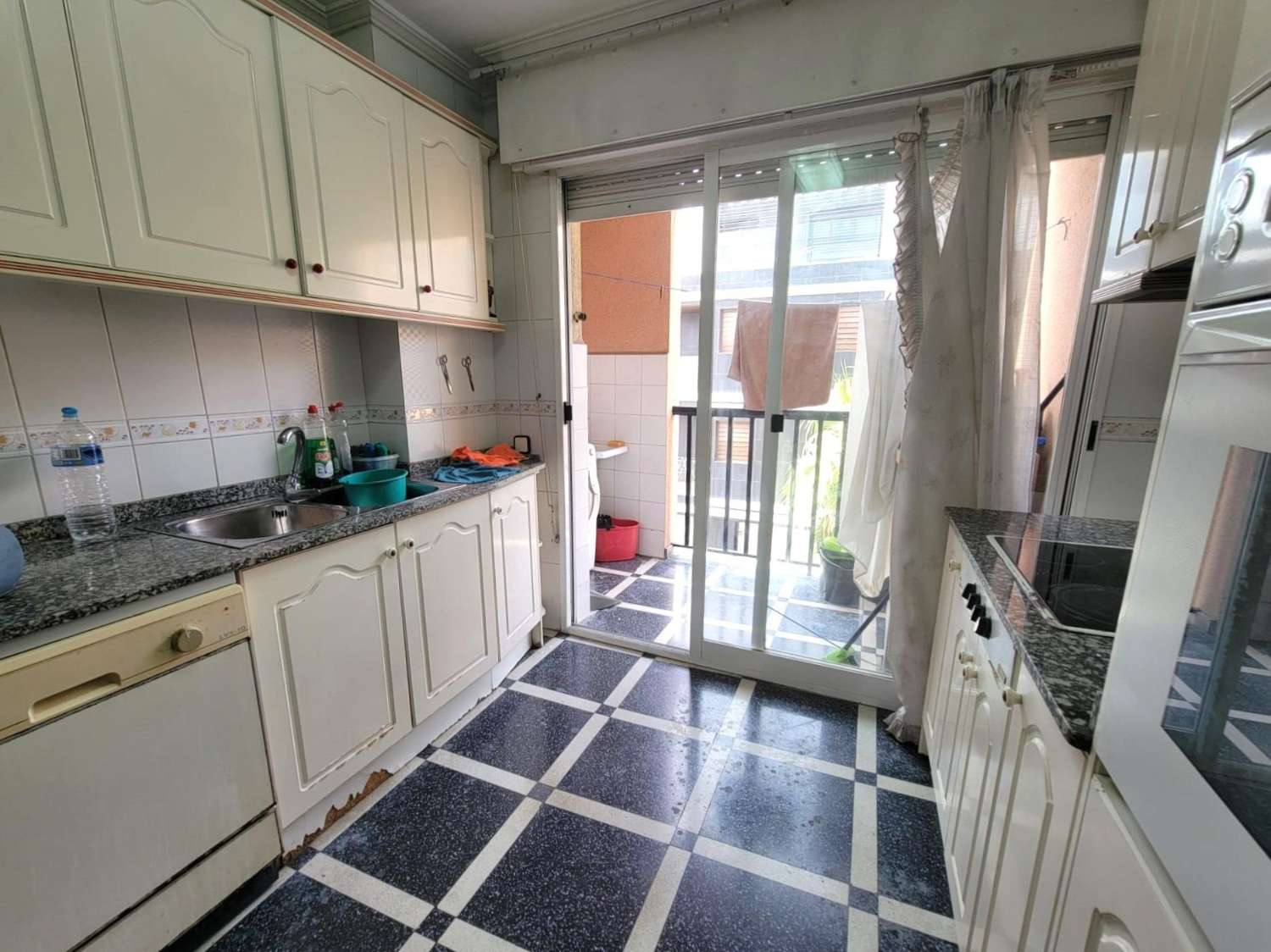 AMPLIO APARTAMENTO EN EL CENTRO, A 200 M DEL PASEO MARÍTIMO Y LAS PISCINAS NATURALES