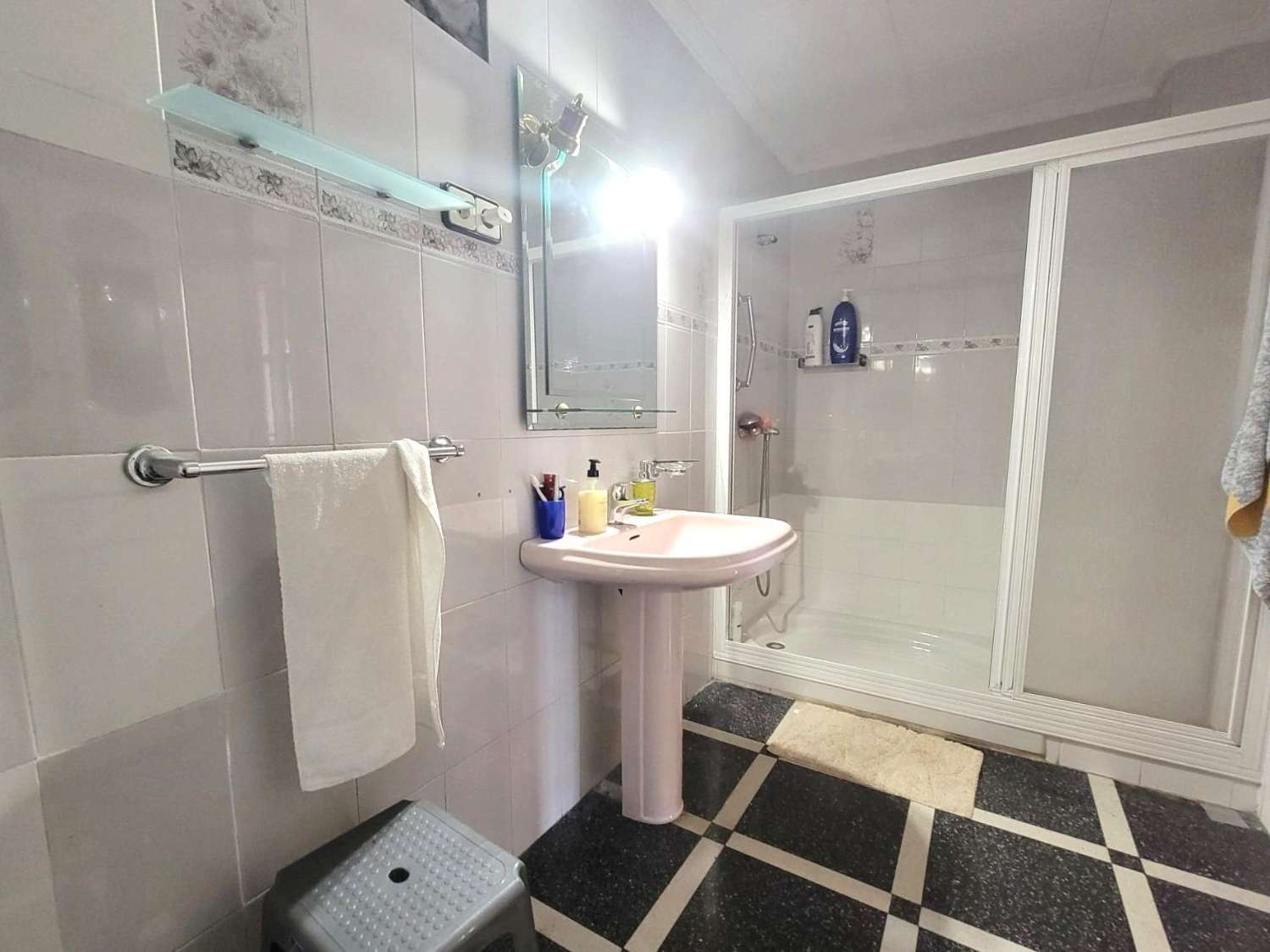 AMPLIO APARTAMENTO EN EL CENTRO, A 200 M DEL PASEO MARÍTIMO Y LAS PISCINAS NATURALES