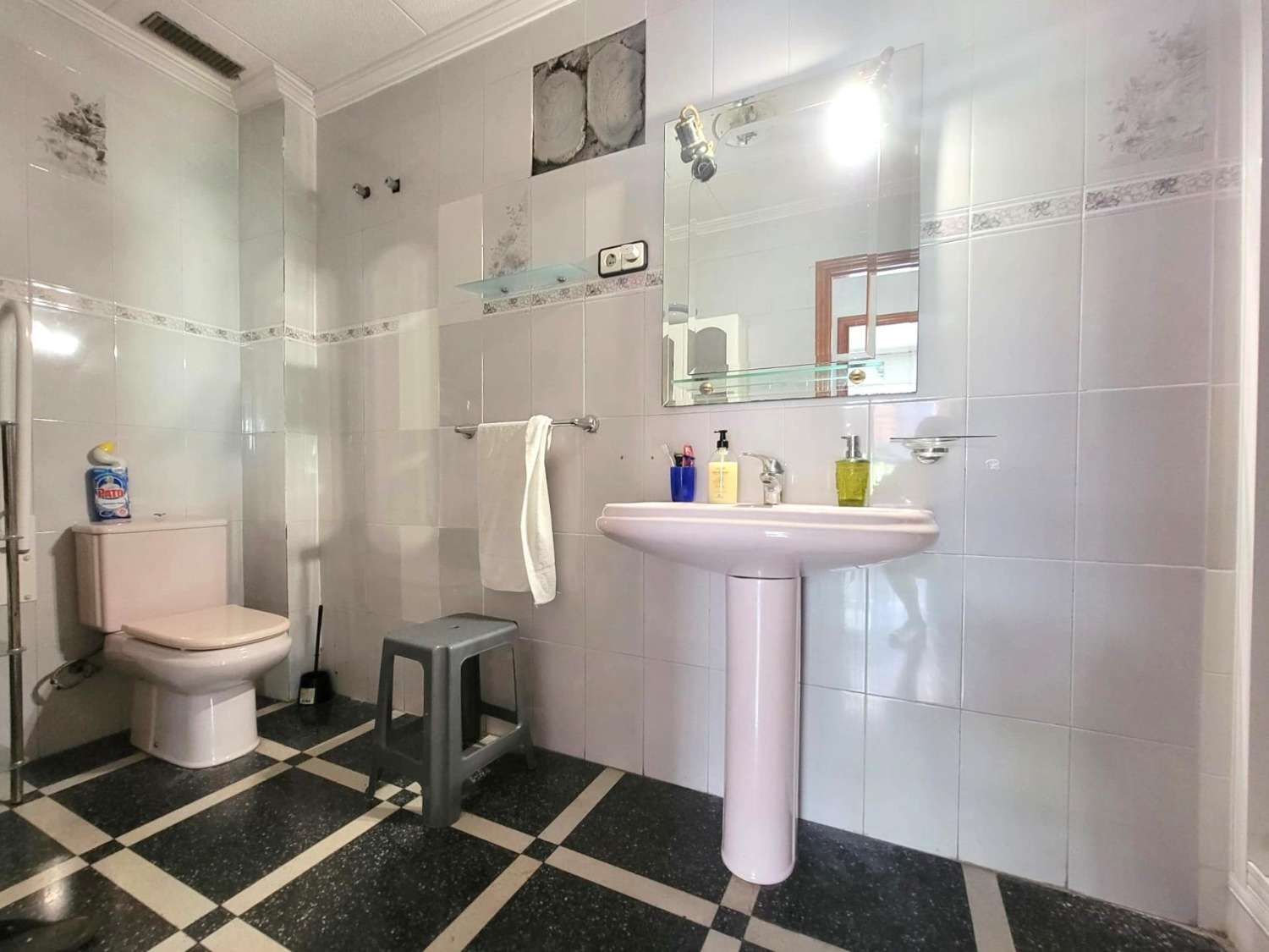 AMPLIO APARTAMENTO EN EL CENTRO, A 200 M DEL PASEO MARÍTIMO Y LAS PISCINAS NATURALES