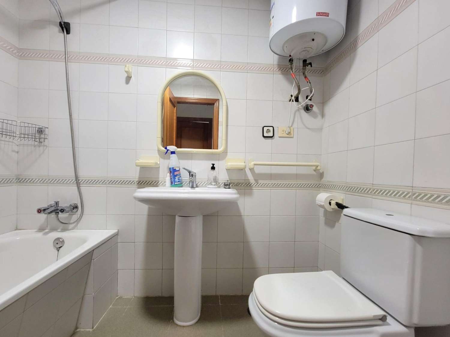 AMPLIO APARTAMENTO EN EL CENTRO, A 200 M DEL PASEO MARÍTIMO Y LAS PISCINAS NATURALES