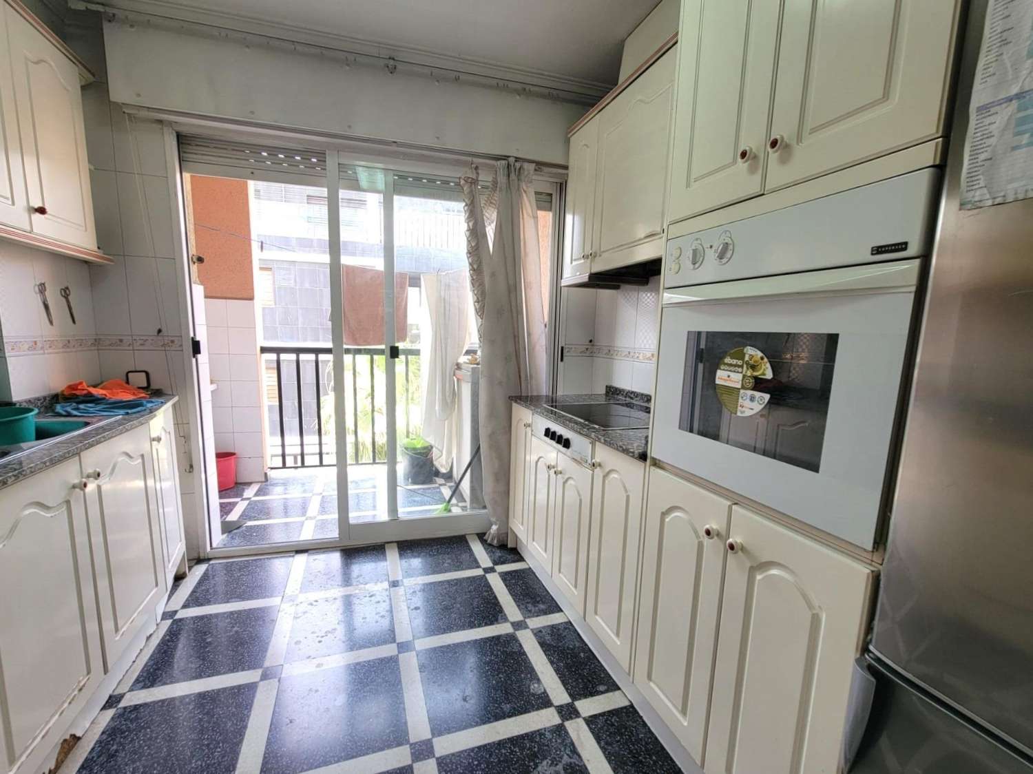 AMPLIO APARTAMENTO EN EL CENTRO, A 200 M DEL PASEO MARÍTIMO Y LAS PISCINAS NATURALES