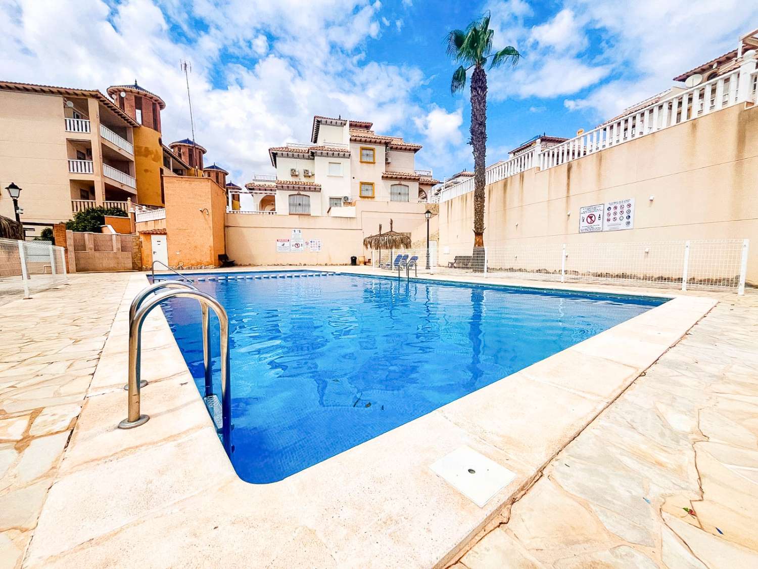 BUNGALOW DE 2 DORMITORIOS CON JARDÍN PRIVADO EN LOMAS DE CABO ROIG