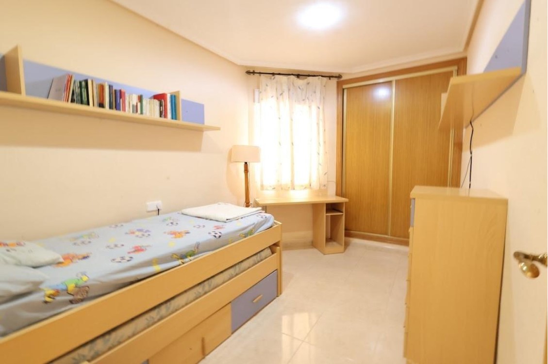 APARTAMENTO ACOGEDOR CON TERRAZA Y GARAJE EN PILAR DE LA HORADADA
