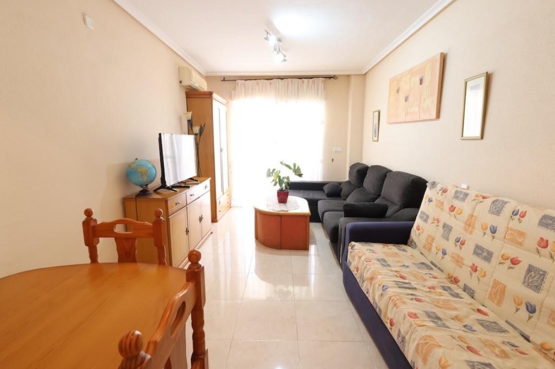 APARTAMENTO ACOGEDOR CON TERRAZA Y GARAJE EN PILAR DE LA HORADADA