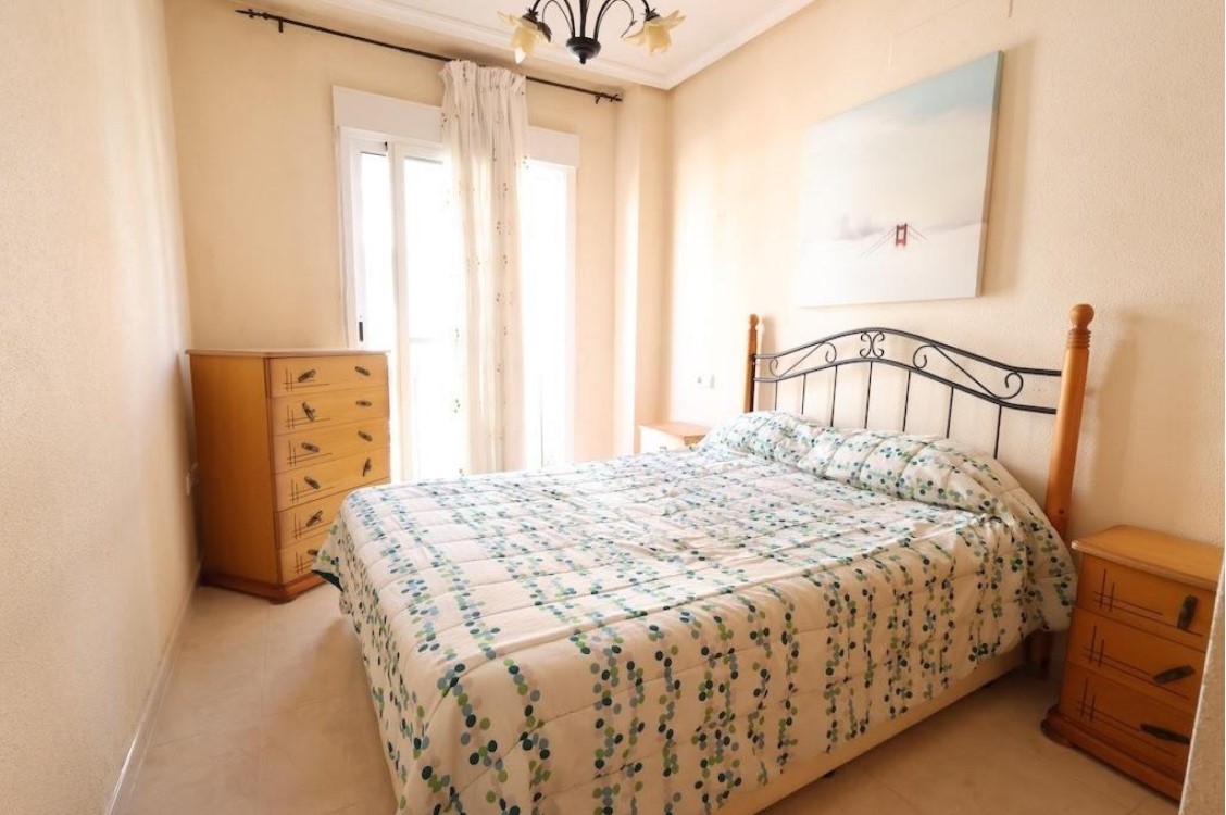 APARTAMENTO ACOGEDOR CON TERRAZA Y GARAJE EN PILAR DE LA HORADADA