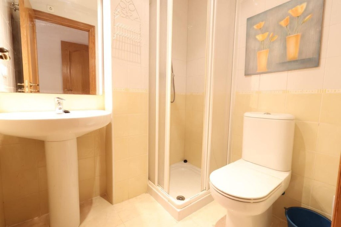 APARTAMENTO ACOGEDOR CON TERRAZA Y GARAJE EN PILAR DE LA HORADADA